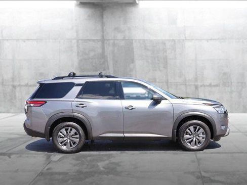 Used 2025 Nissan Pathfinder SV w/ SV Premium Package FWD image 5