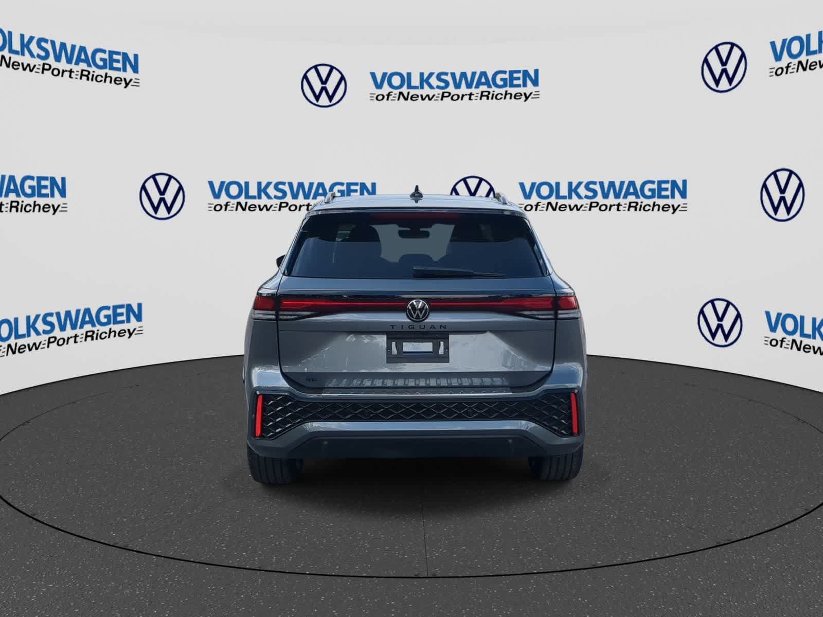 Used 2026 Volkswagen Tiguan SE R-Line FWD image 7