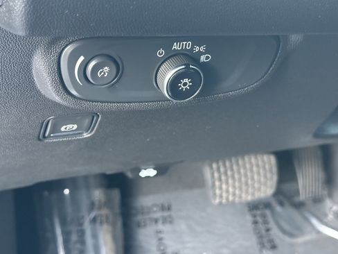 Used 2022 GMC Terrain SLE image 19