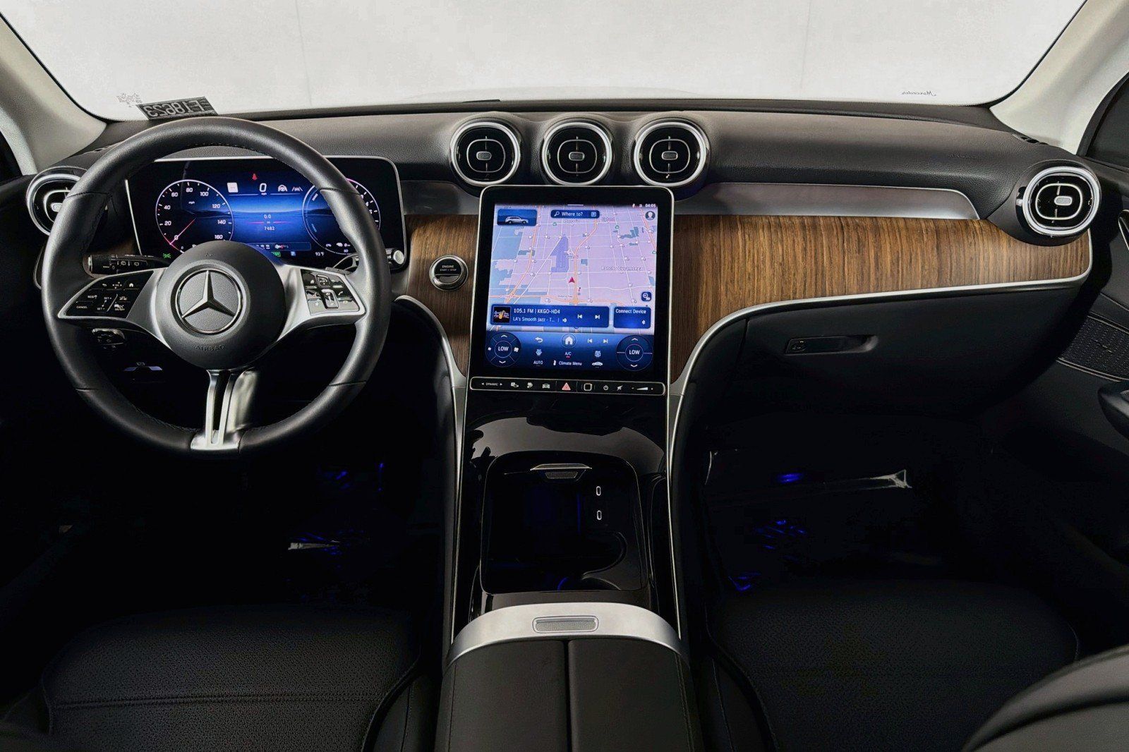 Certified 2025 Mercedes-Benz GLC 350e 4MATIC w/ Driver Assistance Package image 6