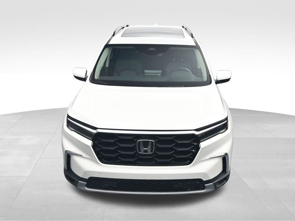 Used 2025 Honda Pilot Touring image 32