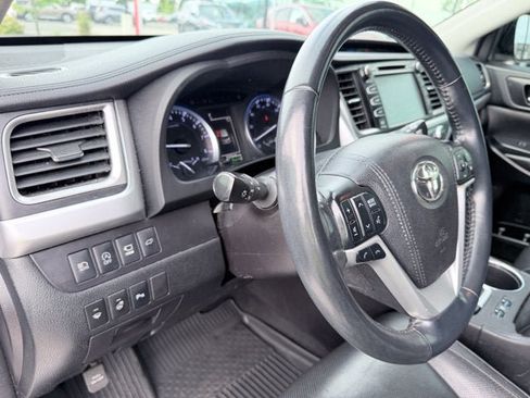 Used 2018 Toyota Highlander Limited Platinum AWD/4WD image 15