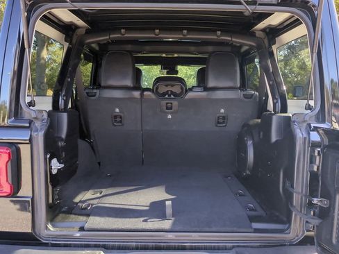 Used 2021 Jeep Wrangler Unlimited Sahara image 35