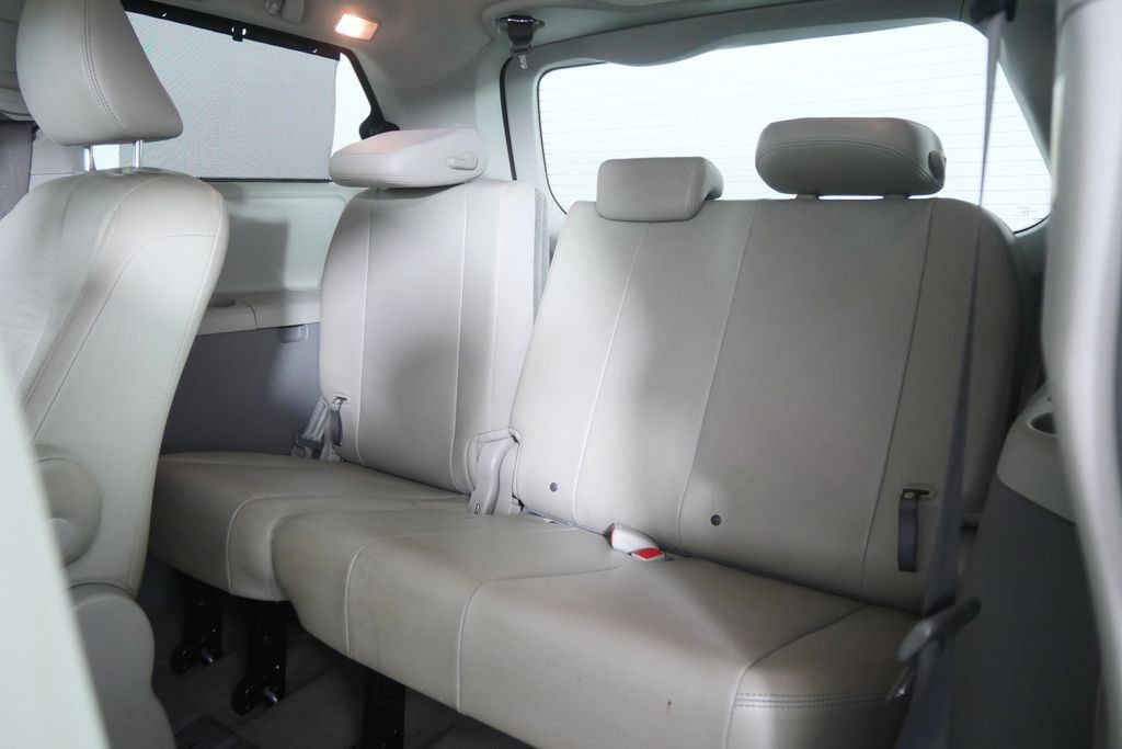 Used 2013 Toyota Sienna XLE FWD image 15