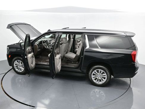 Used 2024 GMC Yukon XL SLT w/ SLT Luxury Package image 40