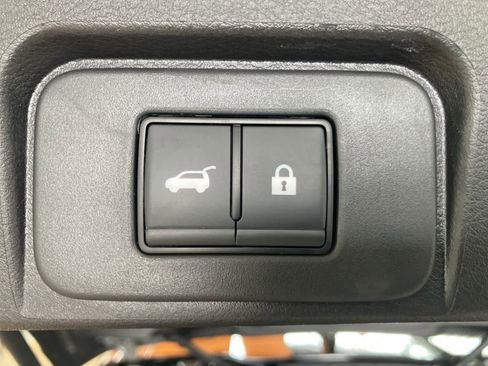 Used 2026 Nissan Rogue SV image 25