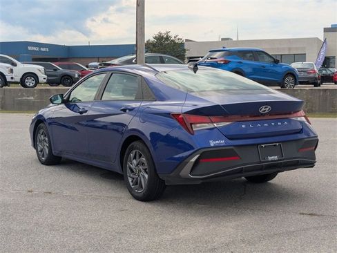 Used 2024 Hyundai Elantra SEL image 5