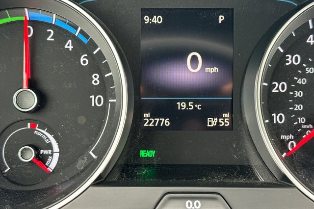 Used 2017 Volkswagen e-Golf SE w/ DC Fast Charging Package FWD image 28