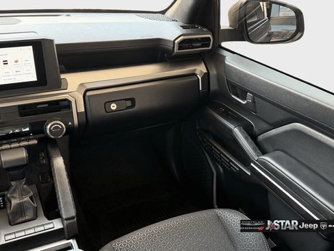 Used 2025 Toyota 4Runner SR5 AWD/4WD image 17