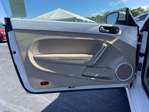 Used 2013 Volkswagen Beetle TDI image 12