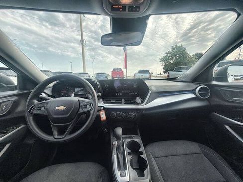 Used 2024 Chevrolet Trax LS FWD image 19