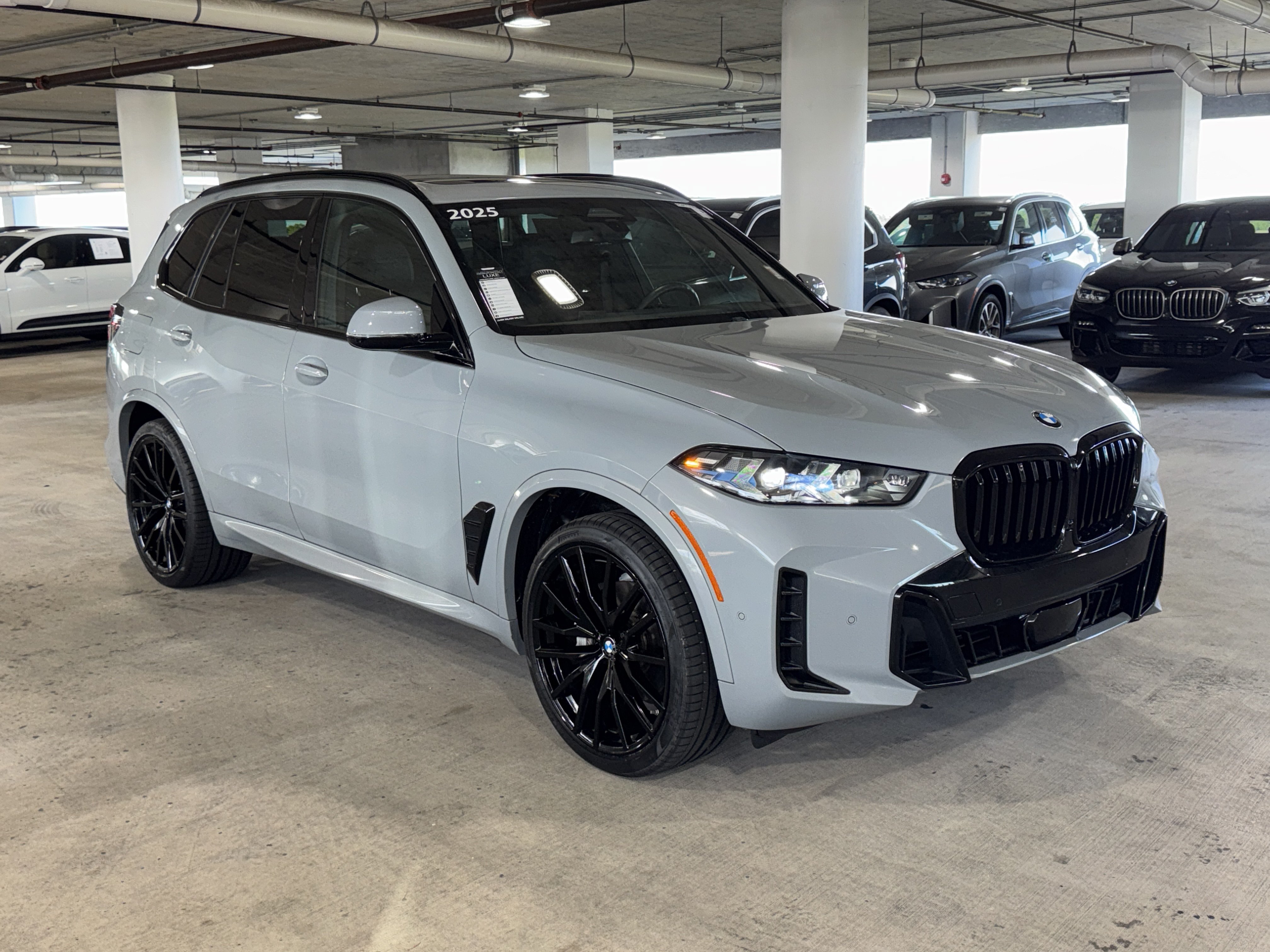 Used 2025 BMW X5 xDrive40i w/ M Sport Package AWD/4WD image 2