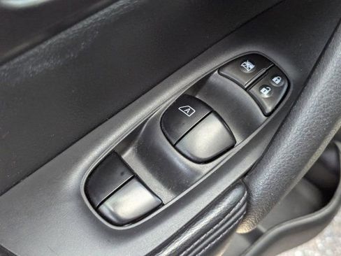 Used 2016 Nissan Rogue SV w/ SV Family Package FWD image 47