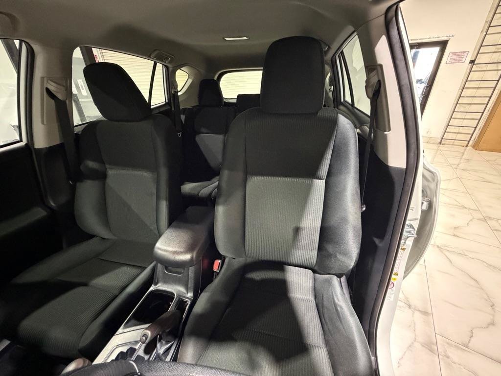 Used 2018 Toyota RAV4 LE FWD image 17