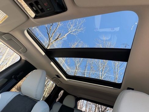 New 2025 Mitsubishi Outlander SE image 37