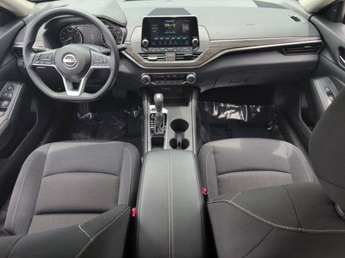 Used 2025 Nissan Altima 2.5 SV FWD image 25