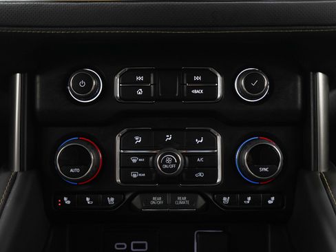 Used 2024 Chevrolet Tahoe Premier AWD/4WD image 18
