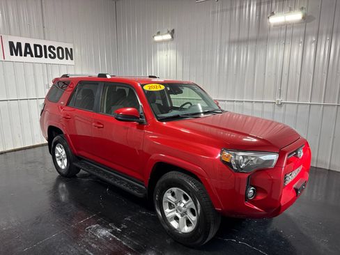 Used 2024 Toyota 4Runner SR5 AWD/4WD image 4