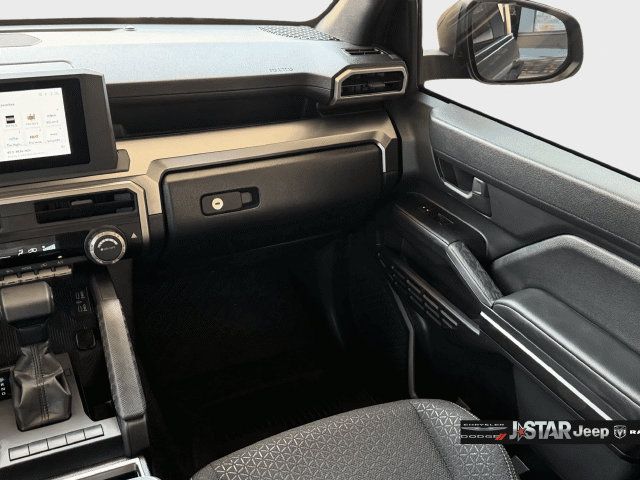 Used 2025 Toyota 4Runner SR5 AWD/4WD image 17