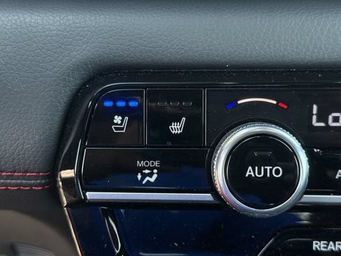 Used 2025 Honda Pilot Black Edition image 24