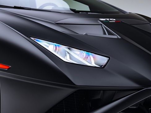 Used 2022 Lamborghini Huracan STO image 13