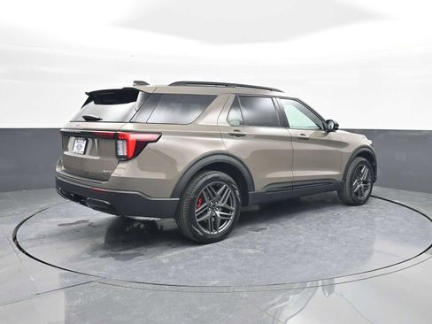 New 2026 Ford Explorer ST-Line w/ ST-Line Street Pack image 8