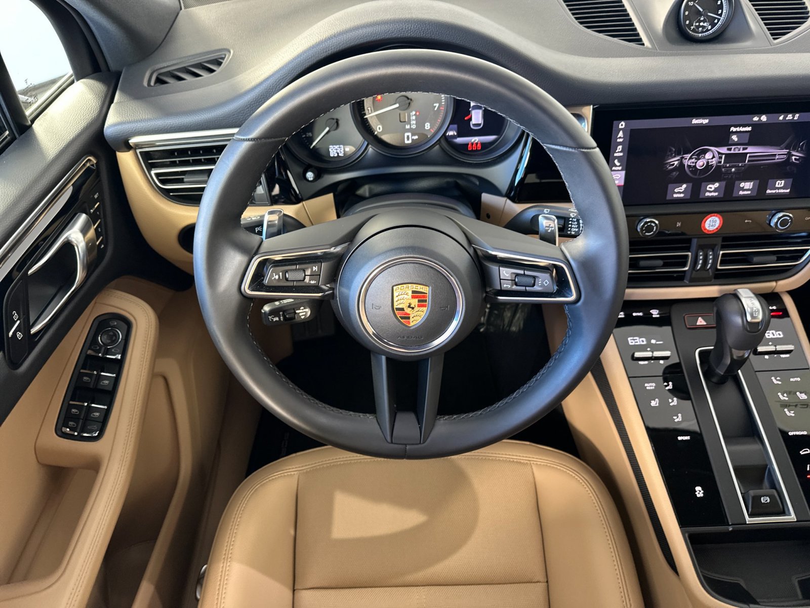 Certified 2026 Porsche Macan AWD/4WD image 16
