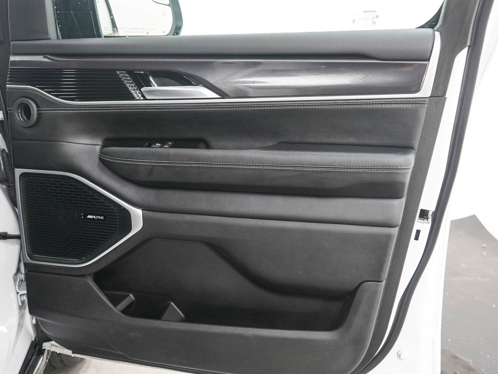 Used 2024 Jeep Wagoneer 4WD w/ Convenience Group I image 12