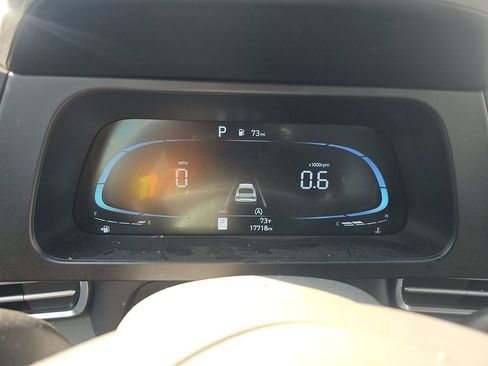 Used 2024 Hyundai Elantra SE FWD image 6