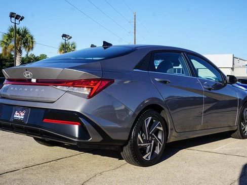 Used 2024 Hyundai Elantra SEL w/ Convenience Package image 4