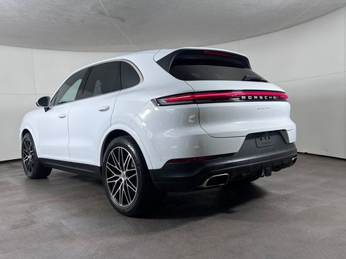 Certified 2024 Porsche Cayenne AWD/4WD image 3