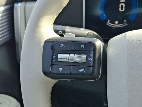 Certified 2025 Hyundai Santa Fe SEL image 17