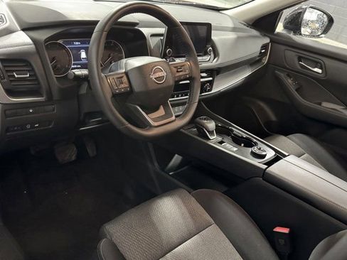 Used 2025 Nissan Rogue SV image 21