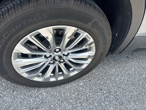 Used 2024 Cadillac XT4 Premium Luxury w/ Technology Package FWD image 6