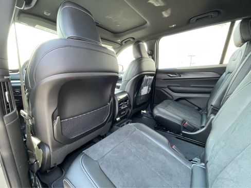 New 2025 Jeep Grand Cherokee L Altitude image 23