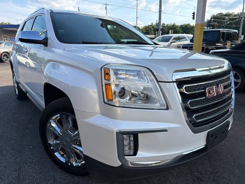 Used 2017 GMC Terrain SLT w/ Memory Package FWD image 4