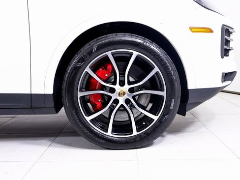 Certified 2024 Porsche Cayenne S image 21