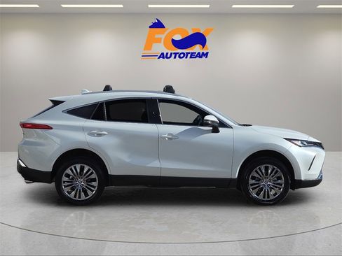 Used 2024 Toyota Venza Limited image 6