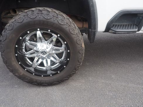 Used 2024 Chevrolet Silverado 2500 LT image 24