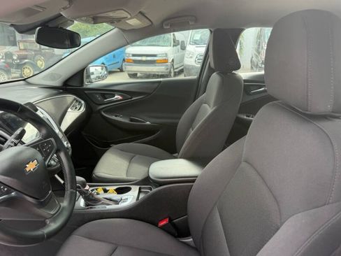 Used 2025 Chevrolet Malibu RS FWD image 17