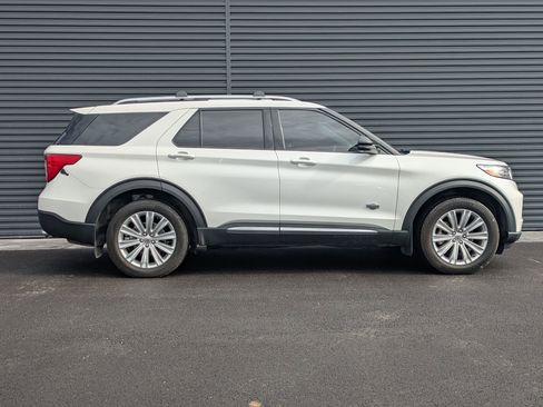 Used 2022 Ford Explorer King Ranch w/ Premium Technology Package image 4