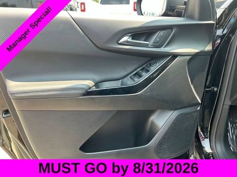 Used 2025 Chevrolet Equinox LT FWD image 11