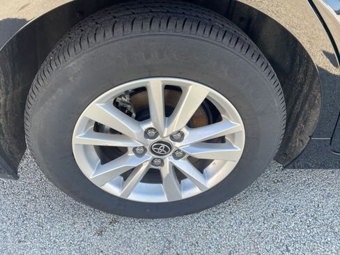 Used 2025 Toyota Camry LE image 30