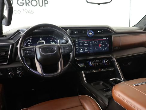Used 2024 GMC Sierra 2500 Denali Ultimate AWD/4WD image 2