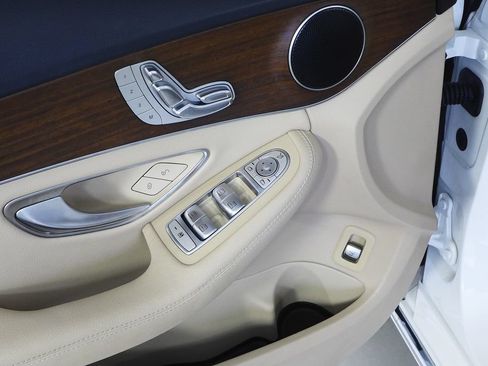 Used 2019 Mercedes-Benz C 300 Sedan image 12