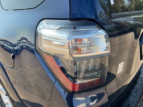 Used 2018 Toyota 4Runner SR5 Premium AWD/4WD image 10