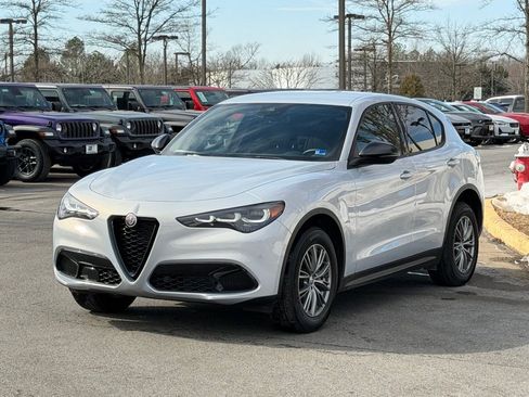 Used 2024 Alfa Romeo Stelvio Sprint image 3