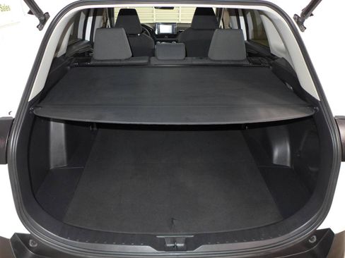 Used 2021 Toyota RAV4 XLE w/ Convenience Package FWD image 59