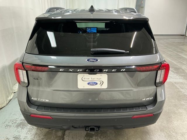Used 2026 Ford Explorer Active AWD/4WD image 4