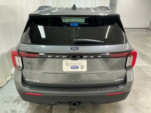 Used 2026 Ford Explorer Active AWD/4WD image 4